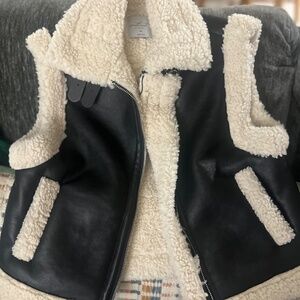 SWEET HEARTS LOS ANGELES Black and Cream Shearling Vest